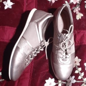 Ecco soft leather gold tan sneakers 40 (9-9 1/2)